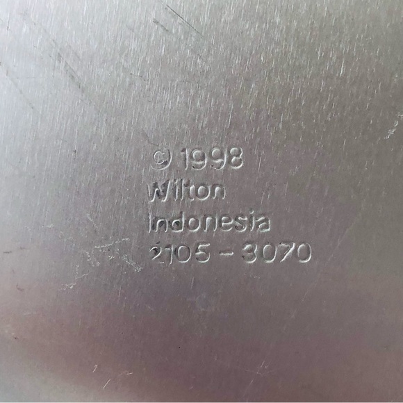 Wilton Haunted Pumpkin Cake Pan - Picture 9 of 9